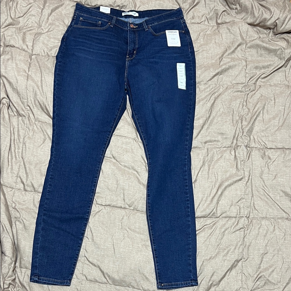NWT Levi’s Signature Gold by Levi Strauss Totally Shaping Skinny Jeans 16
